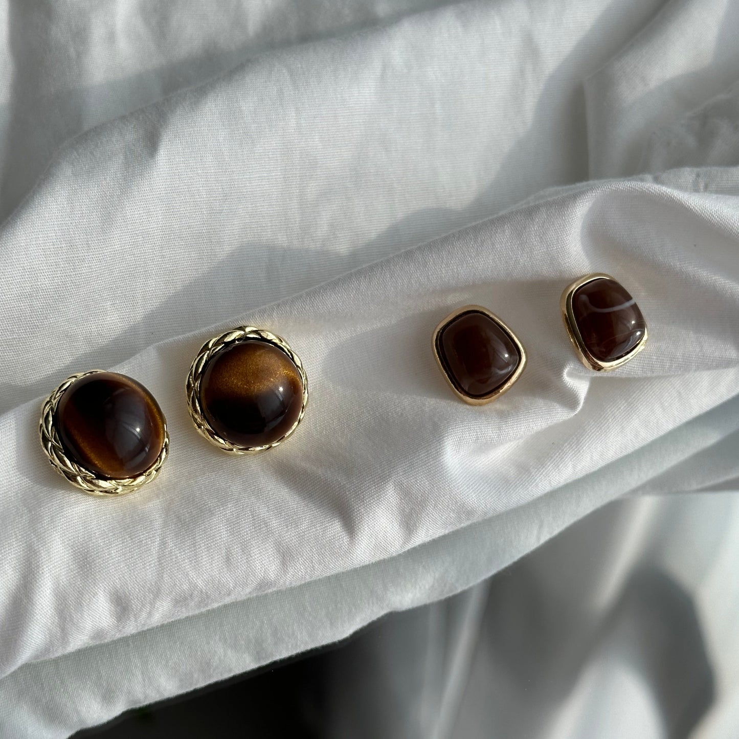 2 paires de puces d’oreilles marrons