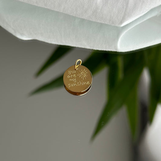 Médaillon gravé "you are my sunshine"- Charm