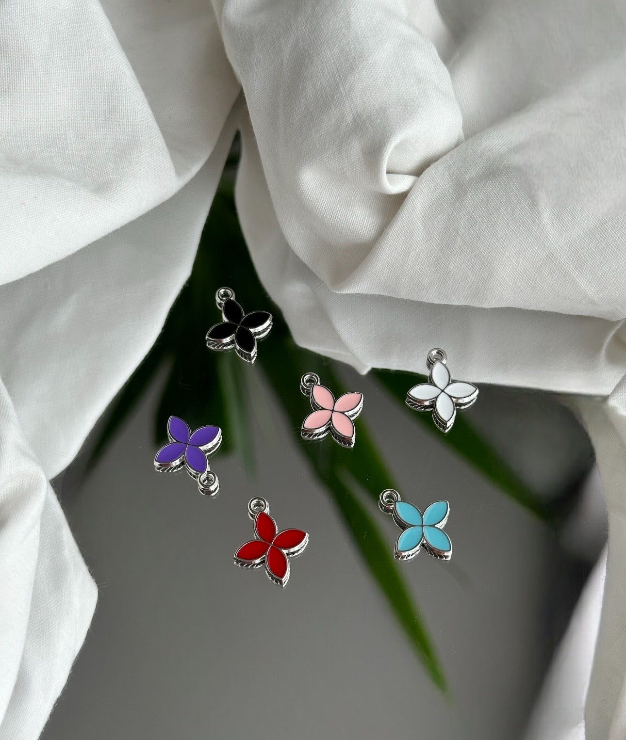 Geometric flowers (5 colors) - Charm