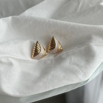 Boucles d'oreilles triangles blancs