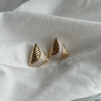 Boucles d'oreilles triangles blancs