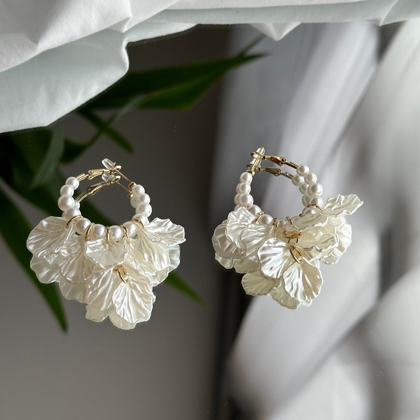 Boucles d'oreilles fleurs blanches