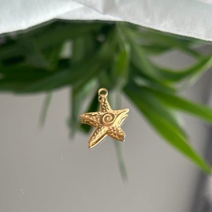 Large gold starfish - Charm