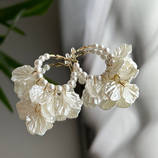 Boucles d'oreilles fleurs blanches