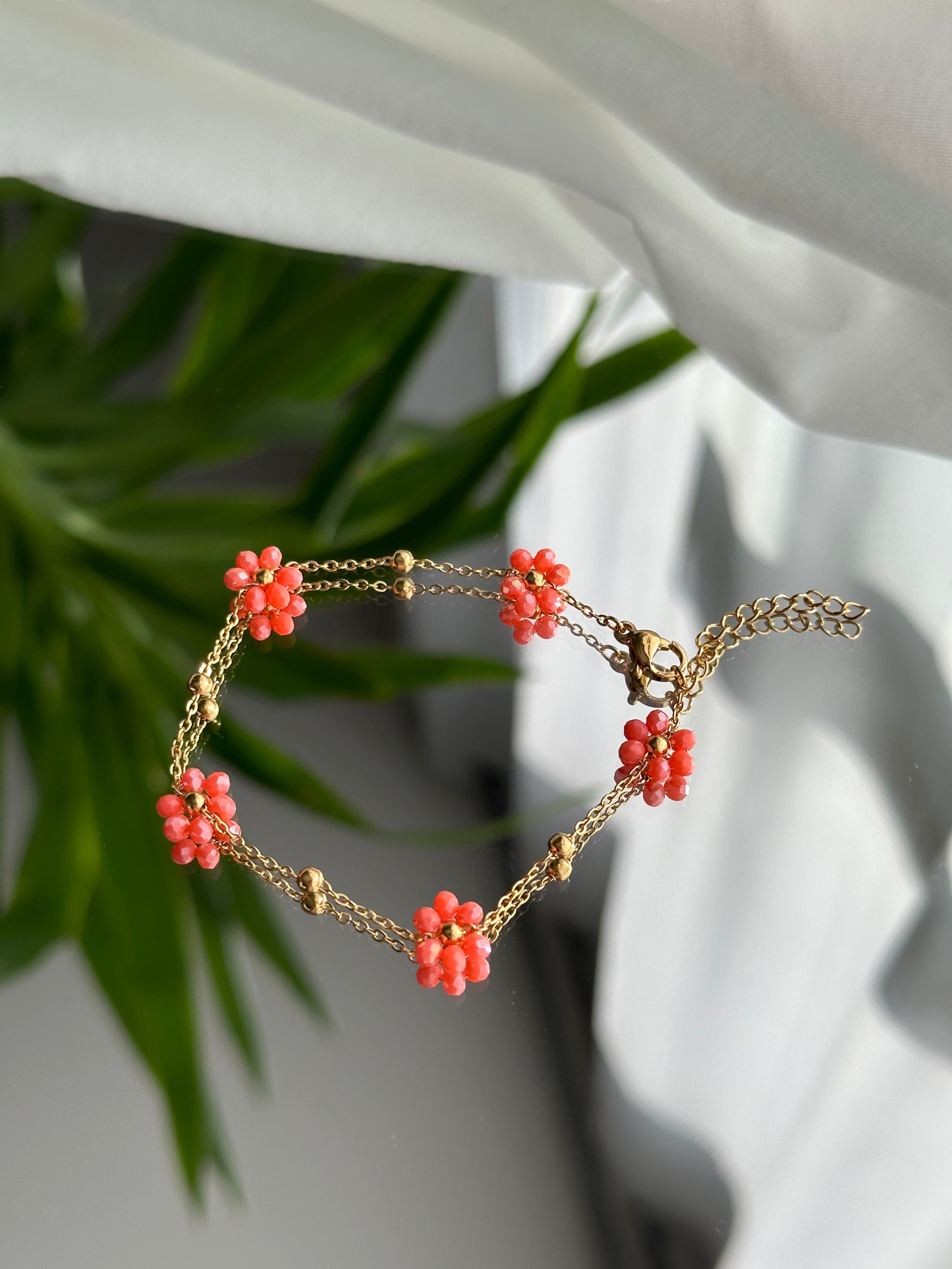 Small flower bracelet in black pearls