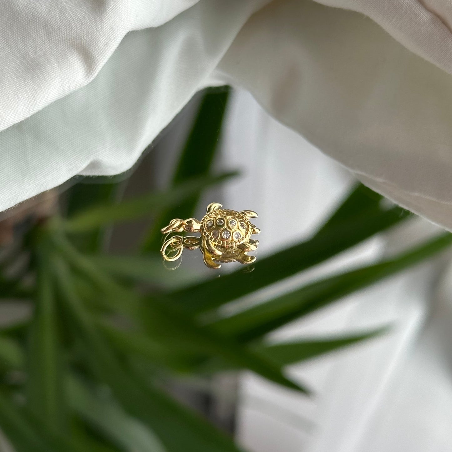 Golden diamond turtle - Charm