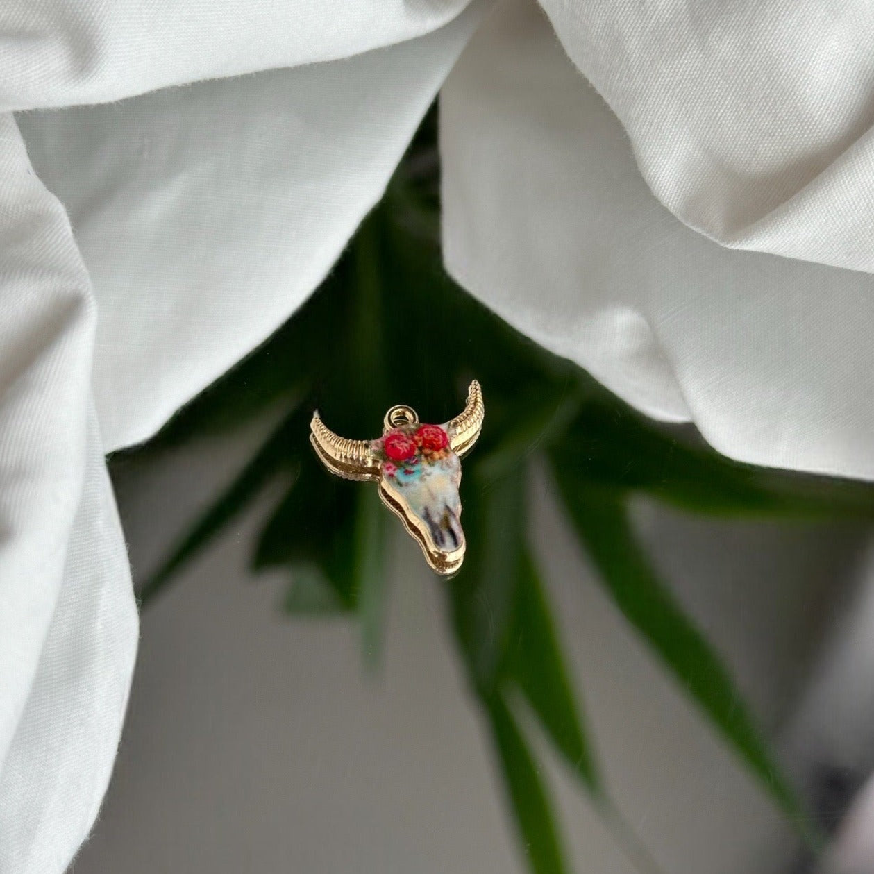 Cow head in white/red enamel- Charm