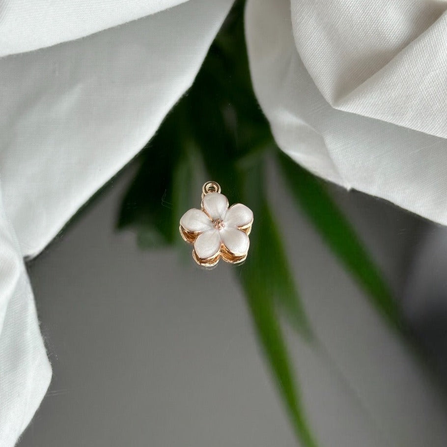 White flower - Charm