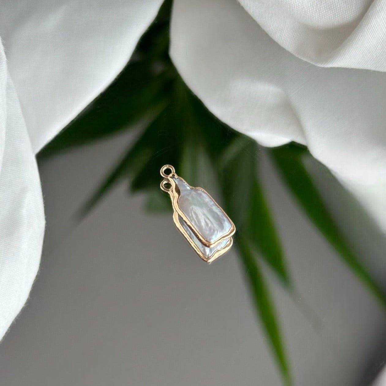 Elongated pearly bead - Charm