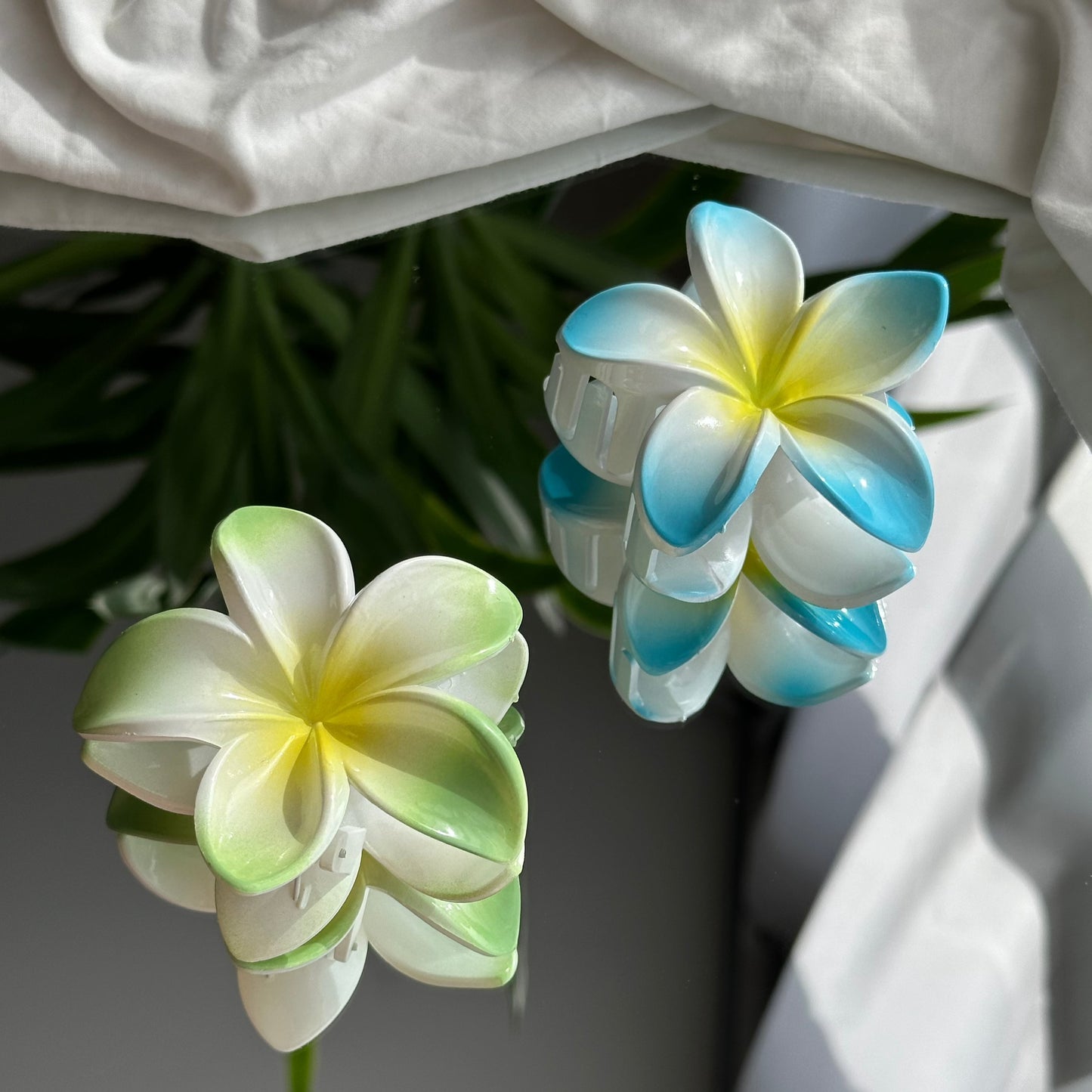 Mauritius flower clip