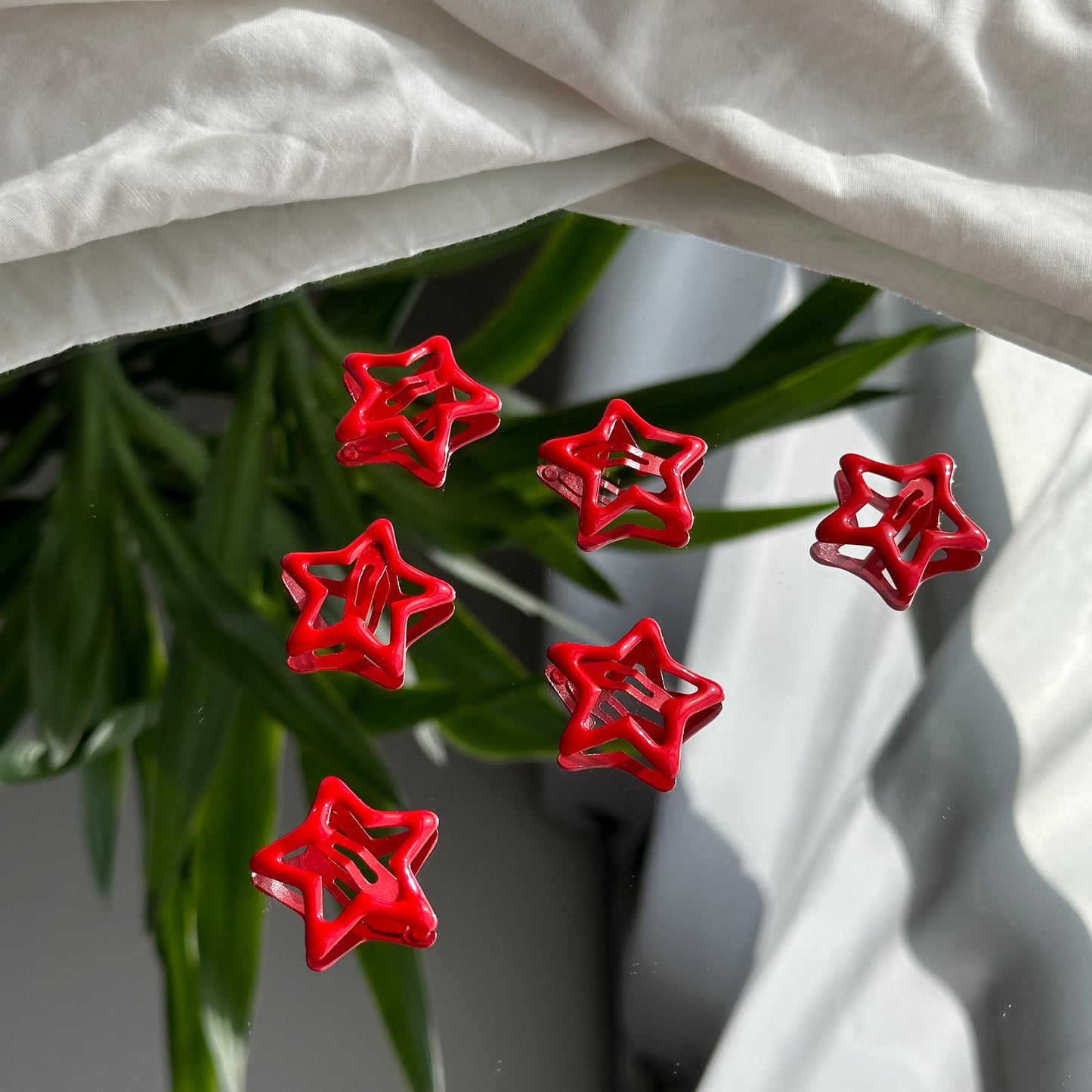 Red star hair clips