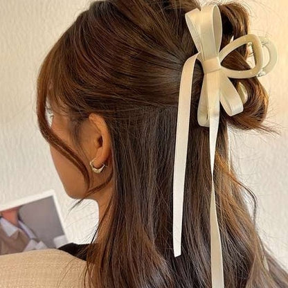 Beige bow clip