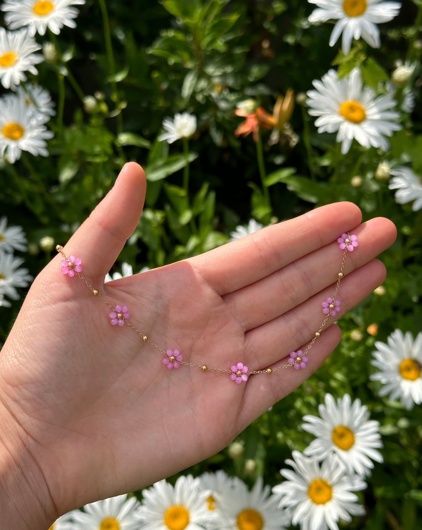 Collier petites fleurs roses