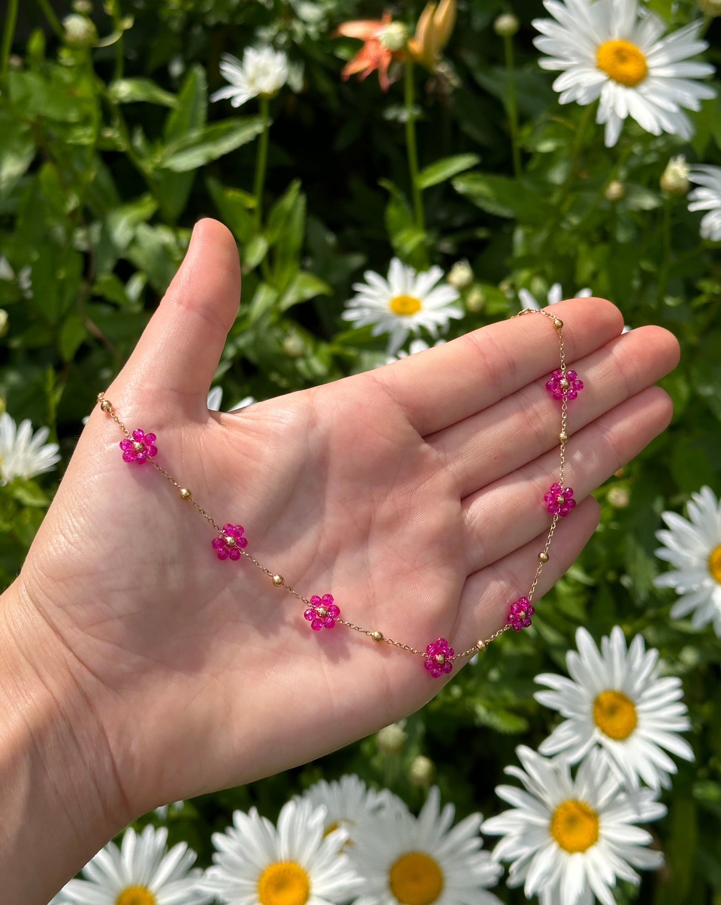 Collier petites fleurs fushia