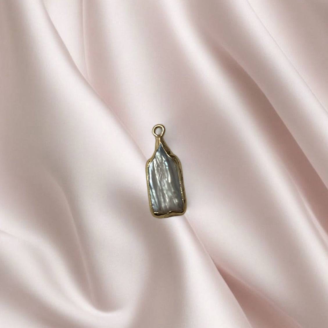 Elongated pearly bead - Charm